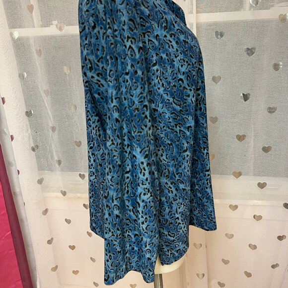 #127 Jennifer Moore JM Blue Button-Down Dress Shirt with Black Details - Picture 2 of 5